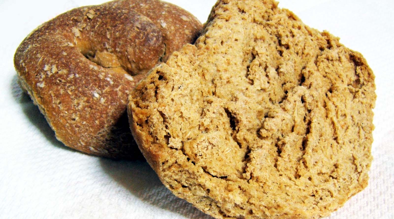 le due metà della frisella salentina secca