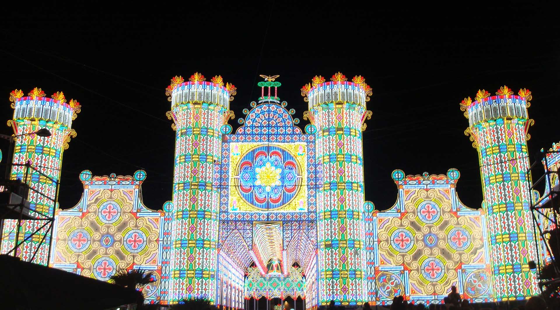 luminarie per la festa di santa domenica di scorrano